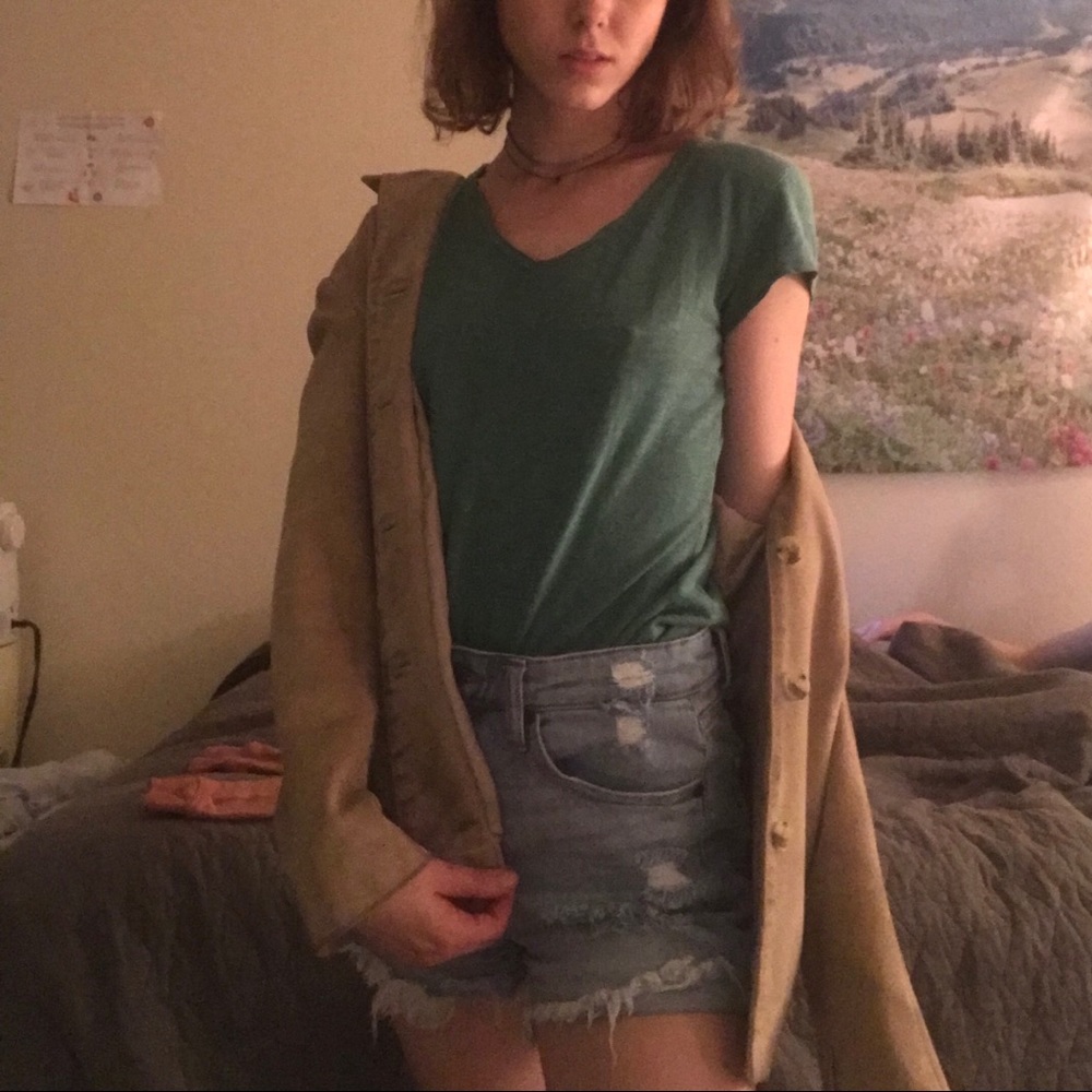 Basic shortsleeve v-neck T-shirt